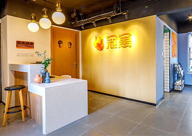 龍湖&middot;冠寓門頭背發(fā)光字